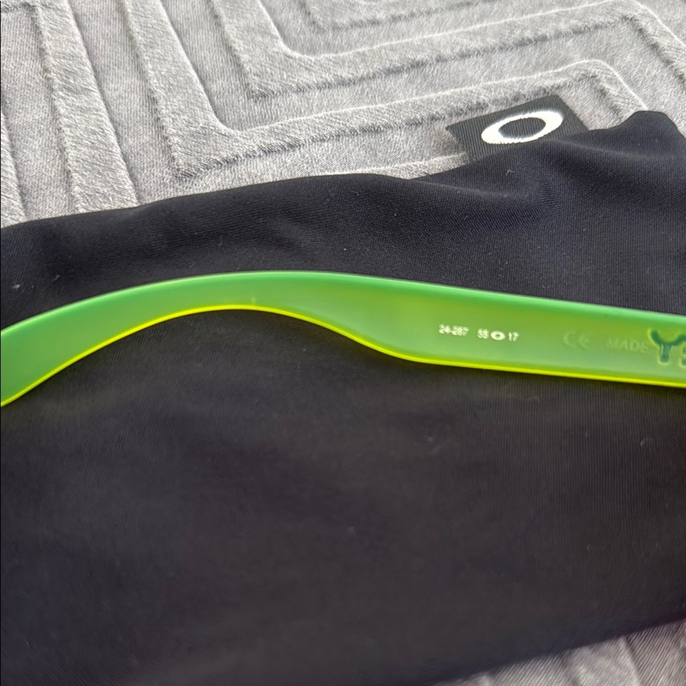 Oakley Blacklight Frogskins - Pink/Yellow - Picture 5 of 6